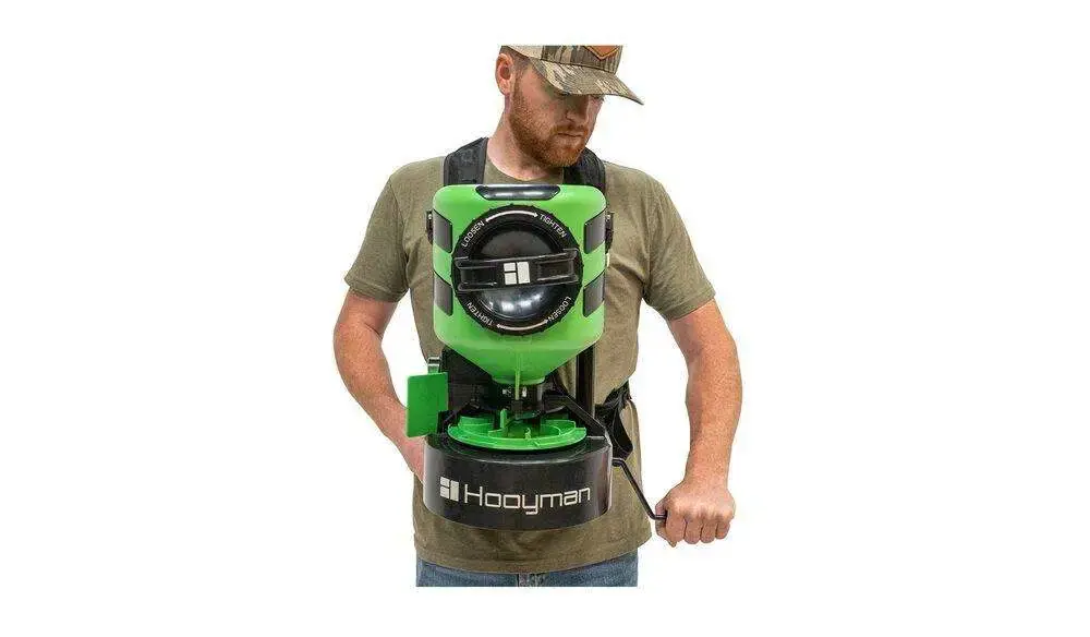 HOOYMAN MANUAL SPREADER W/ HARNESS 35LB CAPACITY