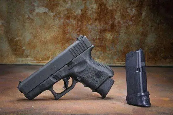 Pachmayr 03881 Grip Extender for Glock G26,27,33,39 Polymer Black Finish